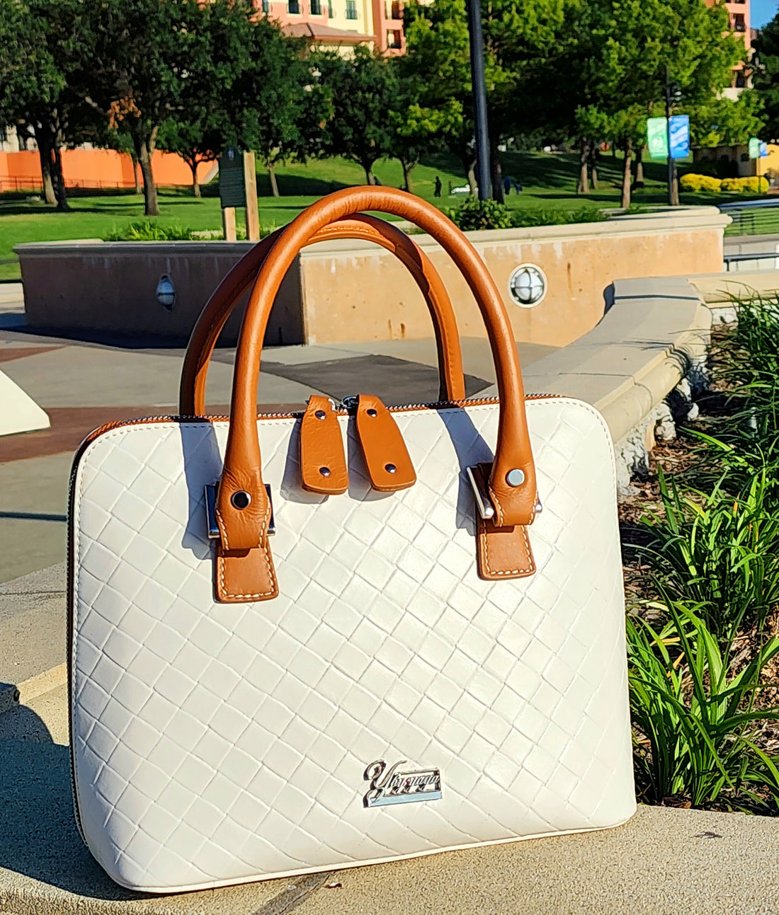 Wholesale Handbags: Your Guide to Trendy Styles for Boutique Owners