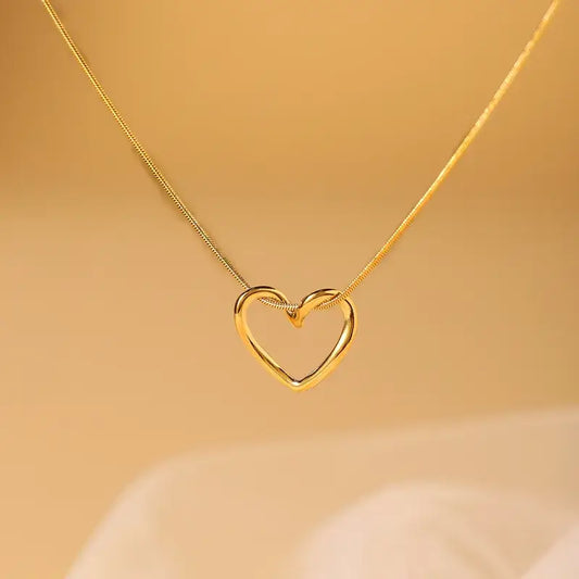 18k Gold Minimalist Simple Elegant Heart Chain Necklace